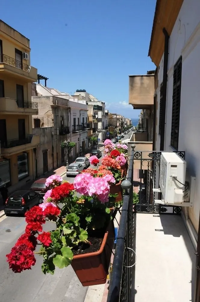 B&B Casa Orlando Terrasini Bed and breakfast